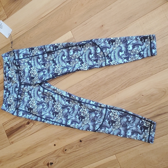 Feed Me Fight Me koi fish leggings size small - Picture 4 of 9